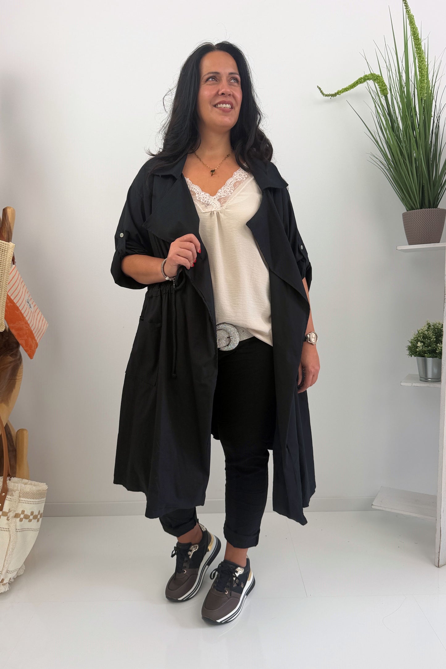 Eleganter Mantel in Schwarz (40-46)