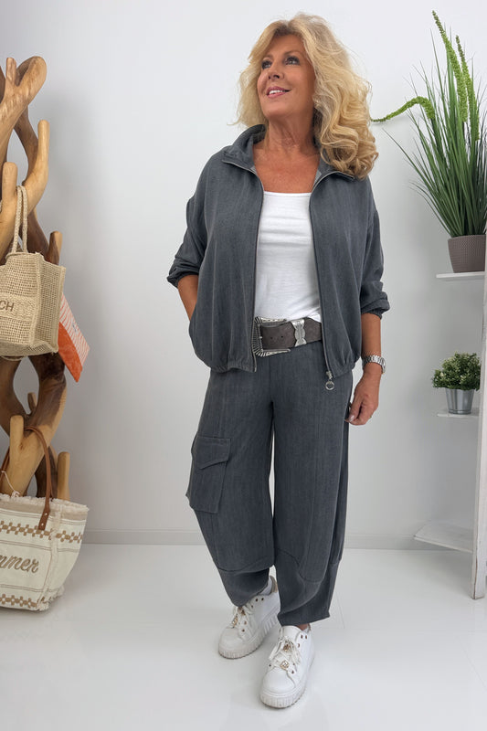 Moderne Hose in Grau (38-42)