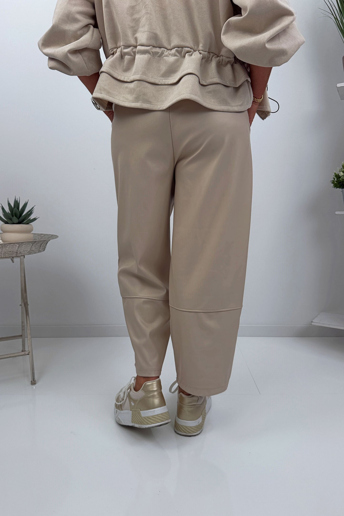 Kunstleder-Hose in elegantem Beige (38-42)