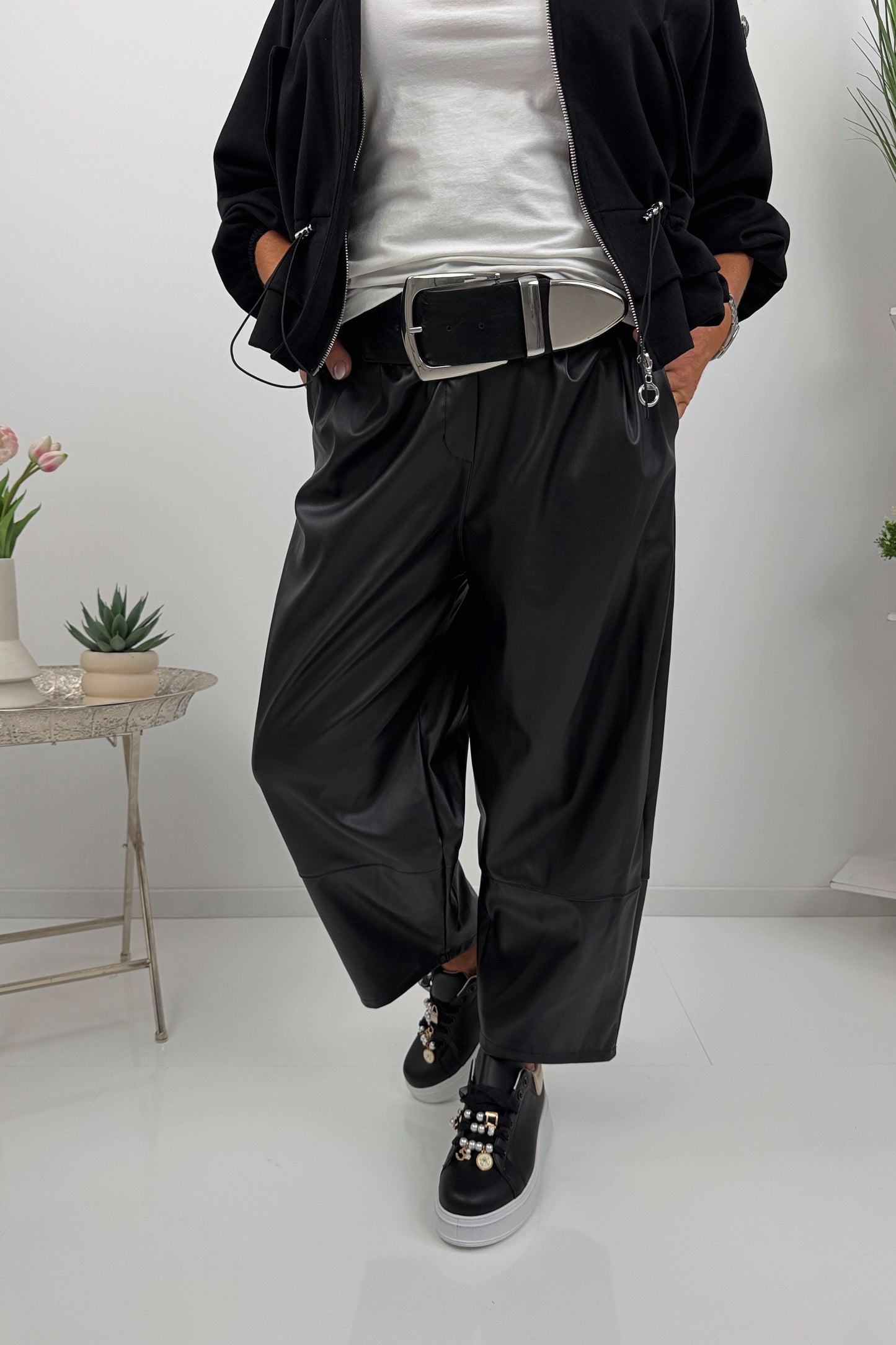 Kunstleder-Hose in elegantem Schwarz (38-42)