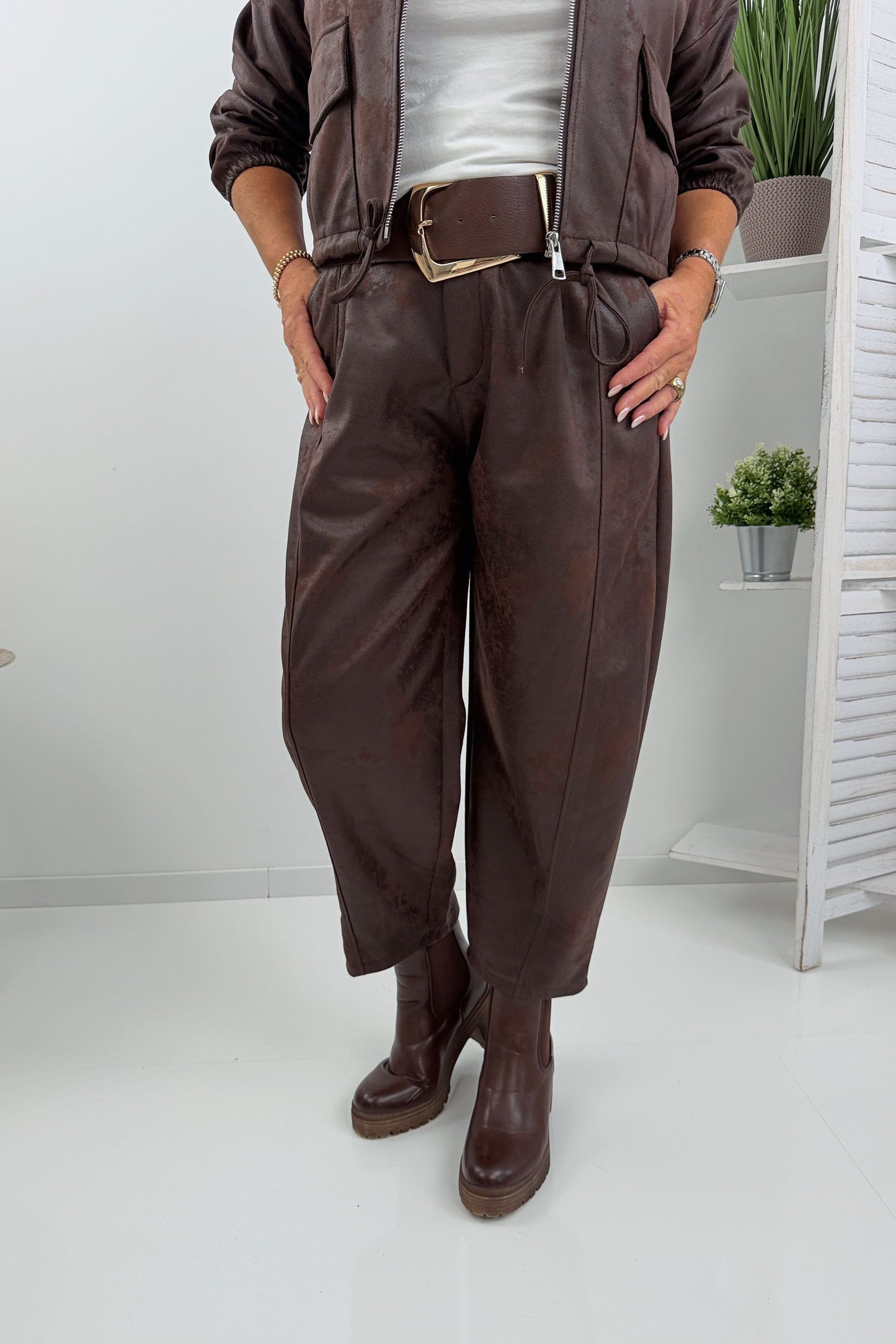 Stilvolle elegante Hose in Chocolate (38-42)