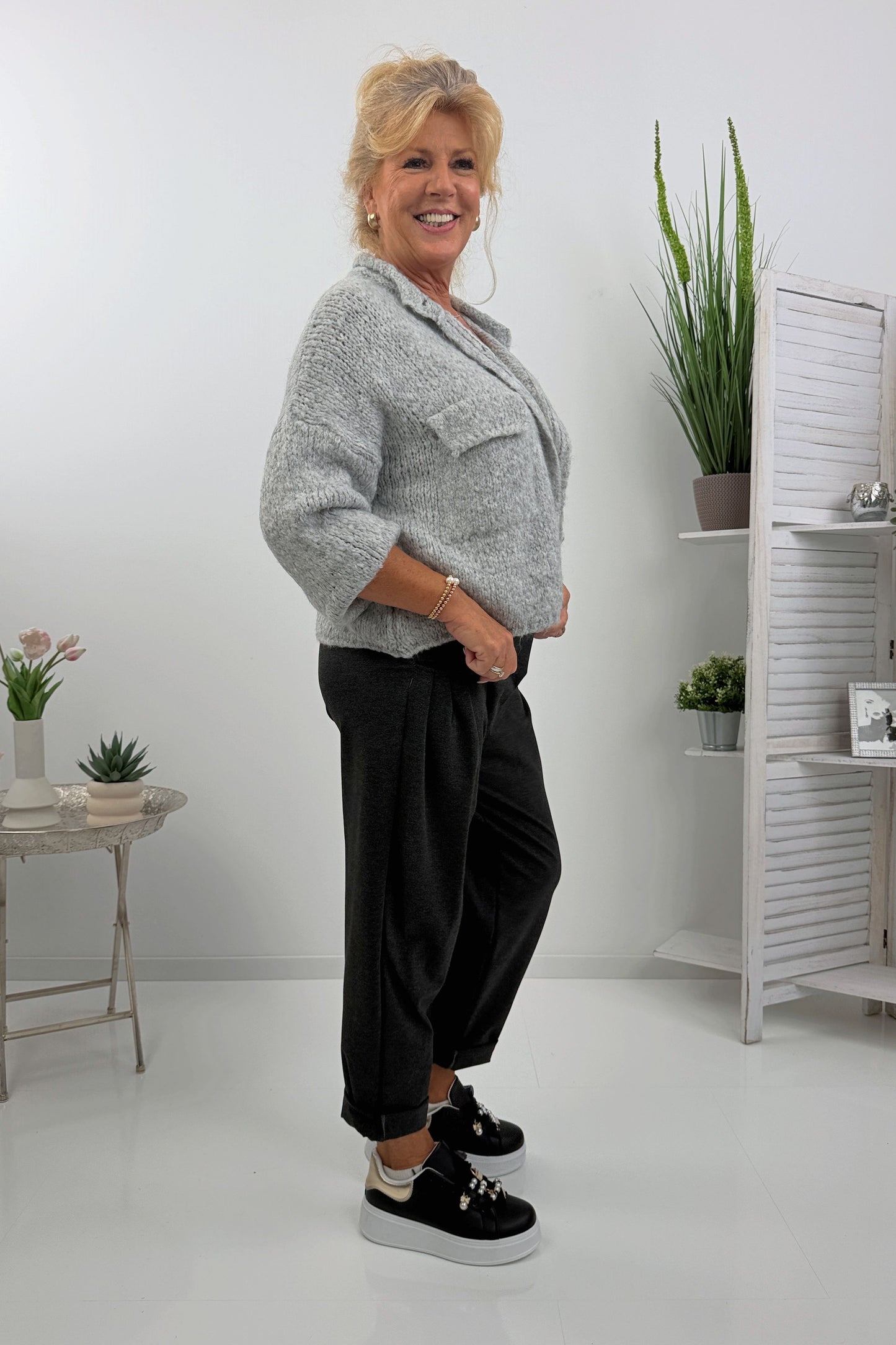 Kuschelige Strickjacke in Hellgrau (38-44)
