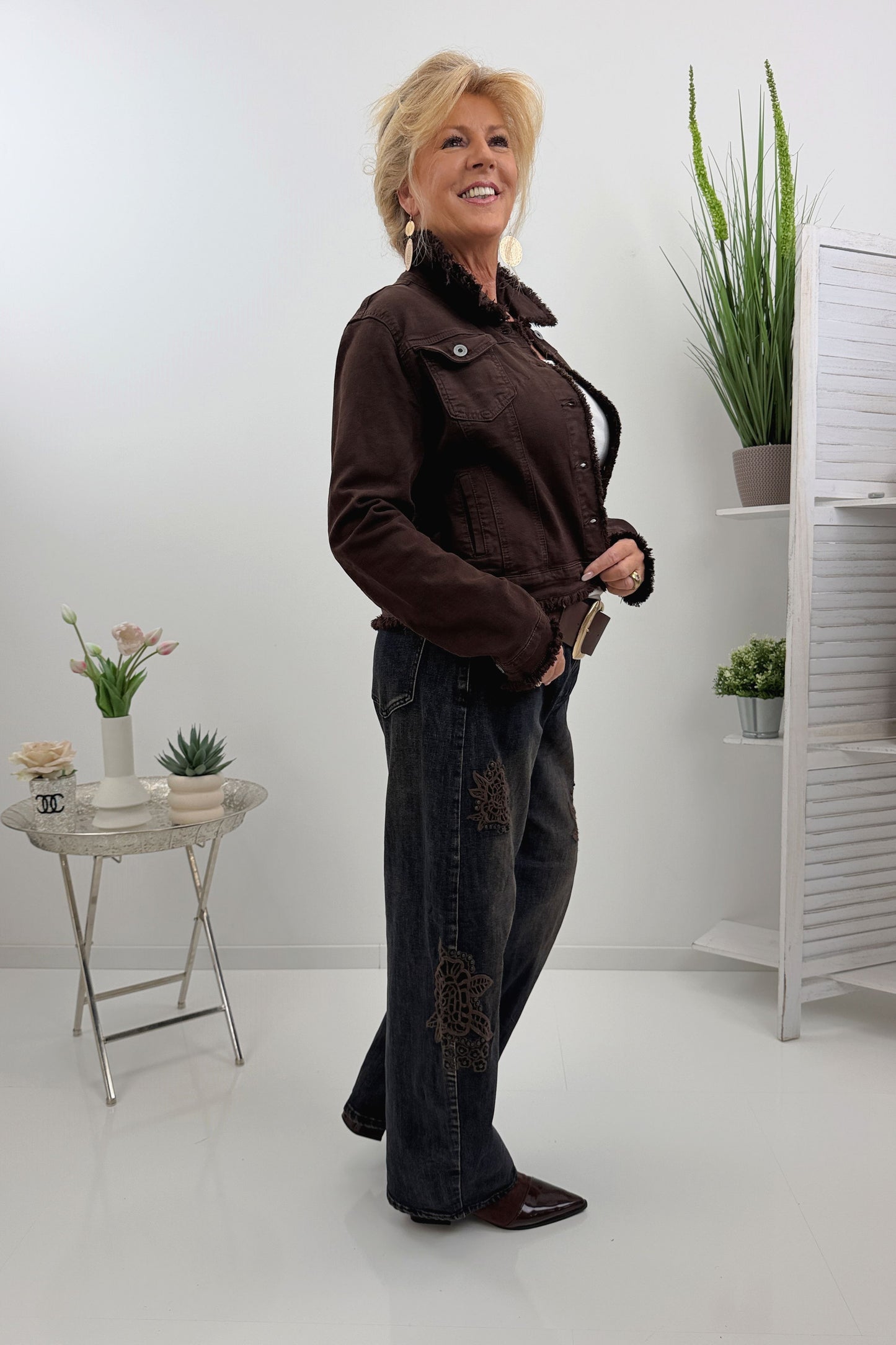 Schicke Jeansjacke in Schokofarben (40-44)