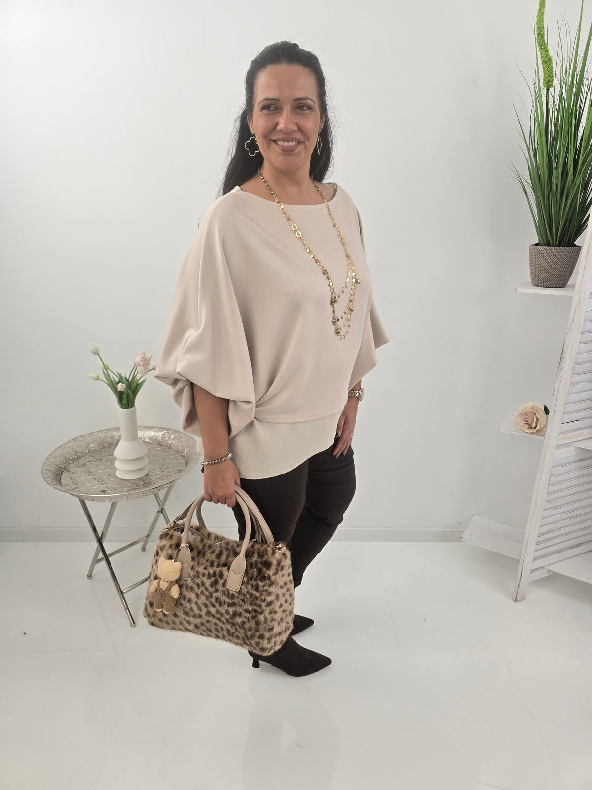 Lässiges Sweatshirt in elegantem Beige mit femininem U-Boot-Ausschnitt (36-42+)