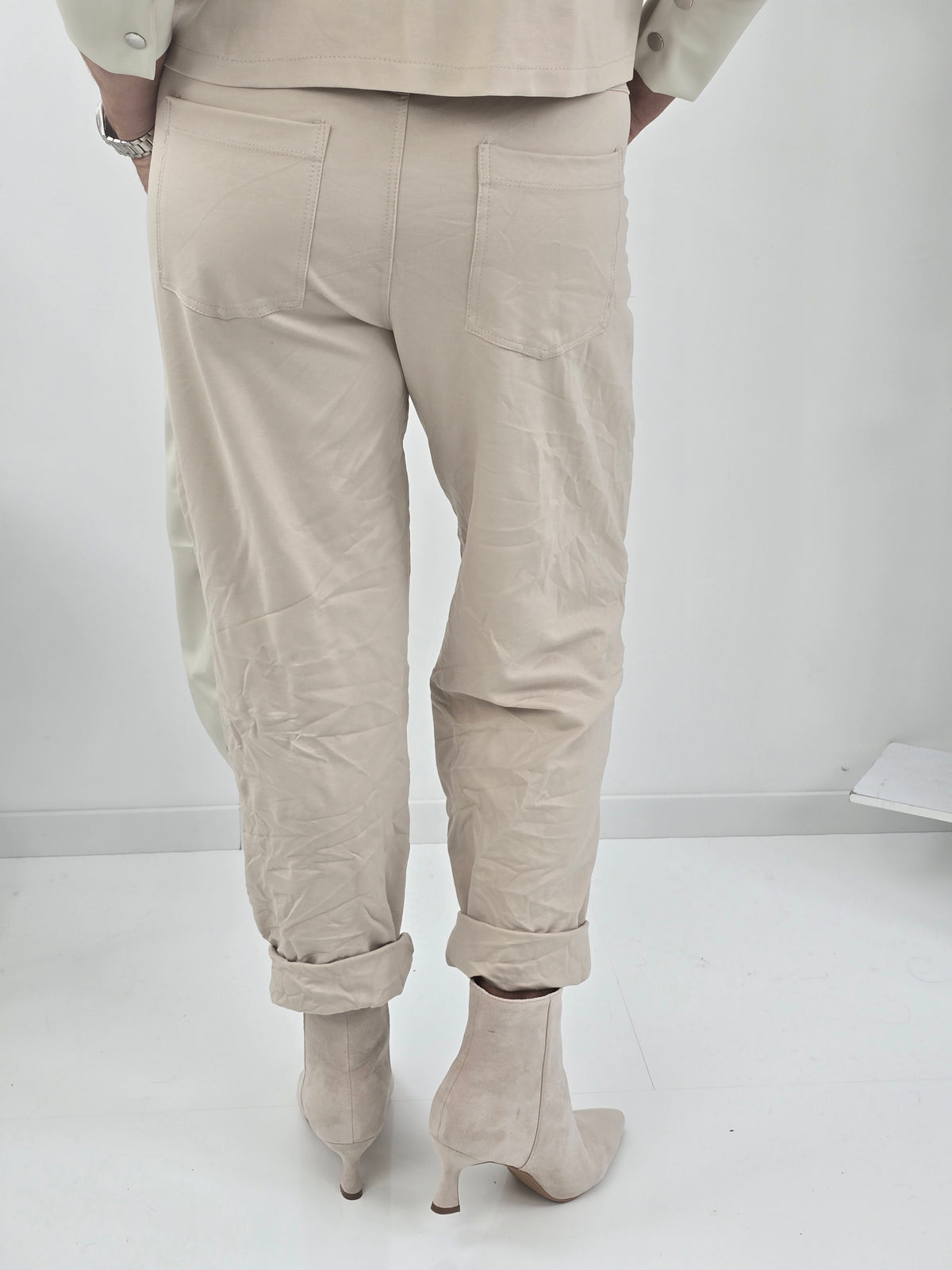 Ausgefallene Joggpant in Beige mit besonderem Materialmix (38-42)