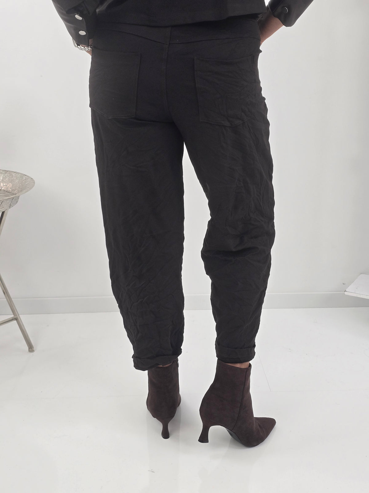 Ausgefallene Joggpant in warmem Schoko mit besonderem Materialmix (38-42)