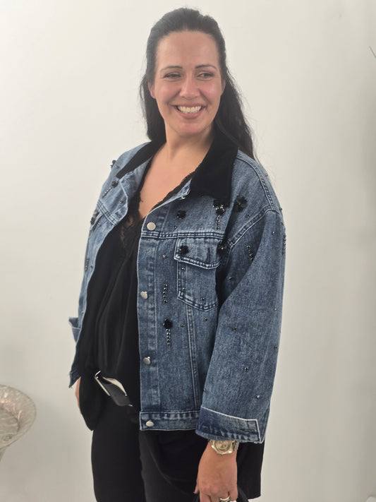 Ausgefallene Jeansjacke in Blue Denim mit eleganten schwarzen Akzenten (40-44)