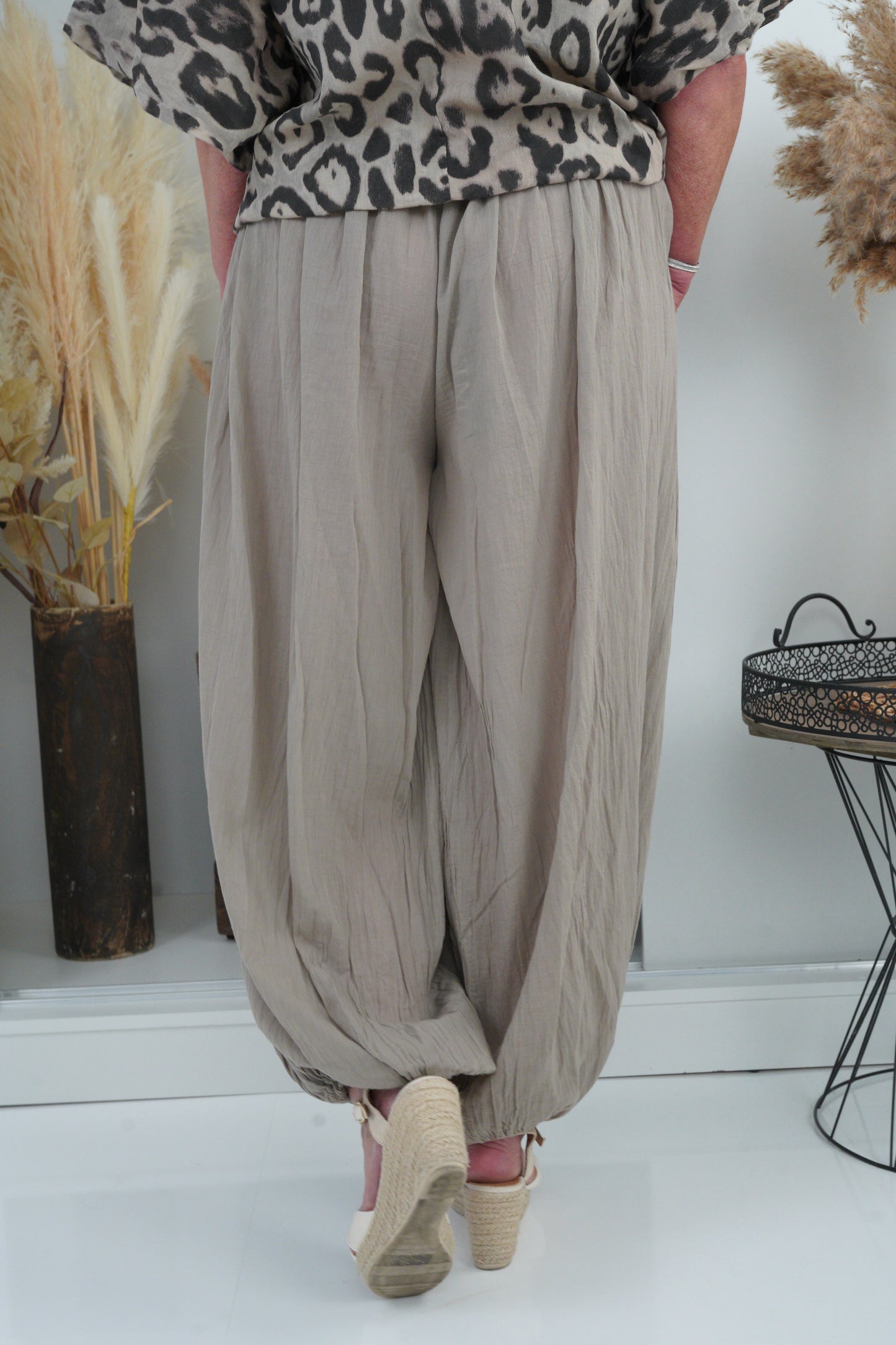 Hose in Taupe (40-44+)