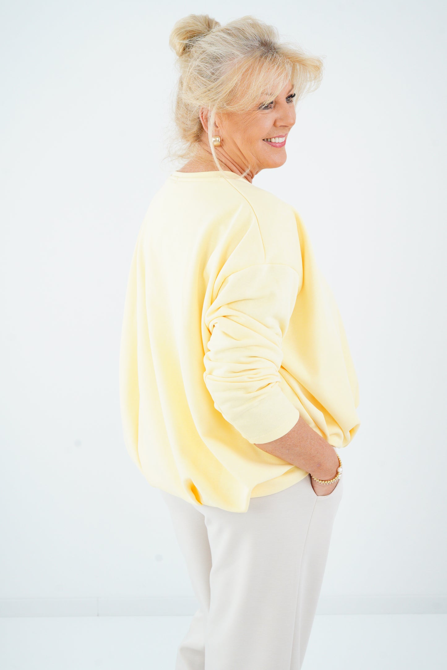 Sweatshirt in Vanillegelb (38-42+)