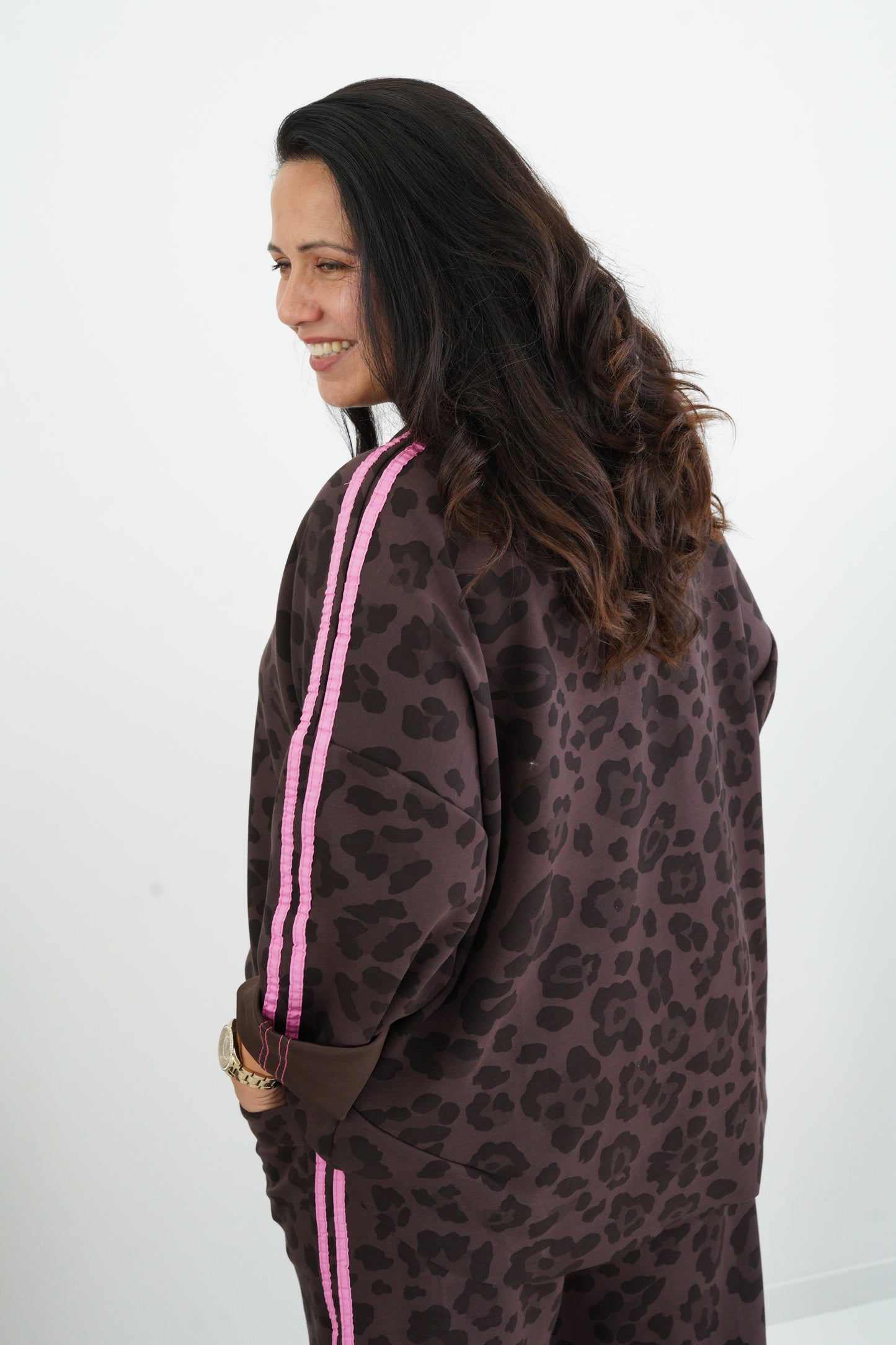 Sweatshirt in Leo-Schoko-Neonpink (42-46)