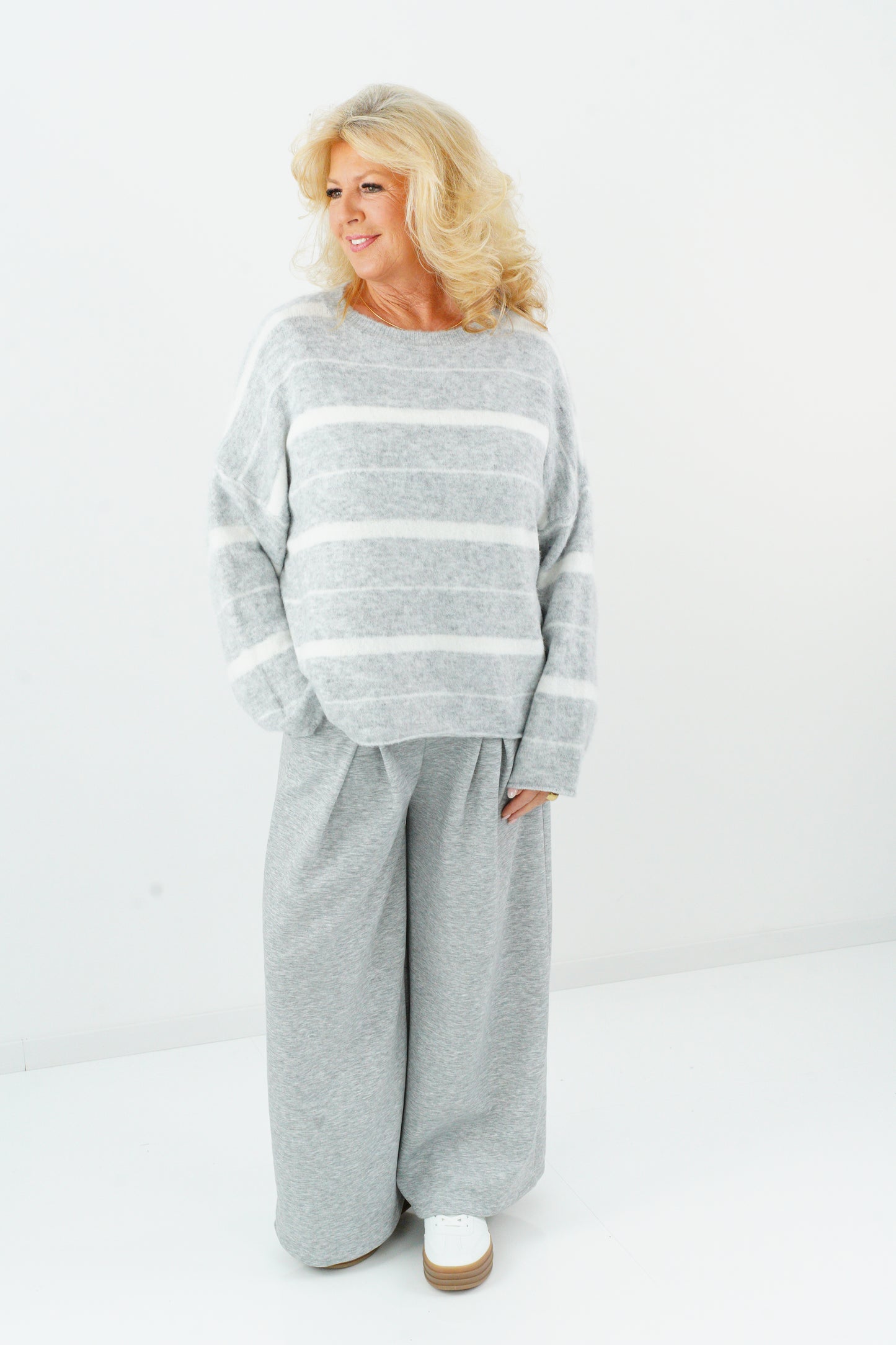 Pullover in Weiß-Hellgrau (38-44)