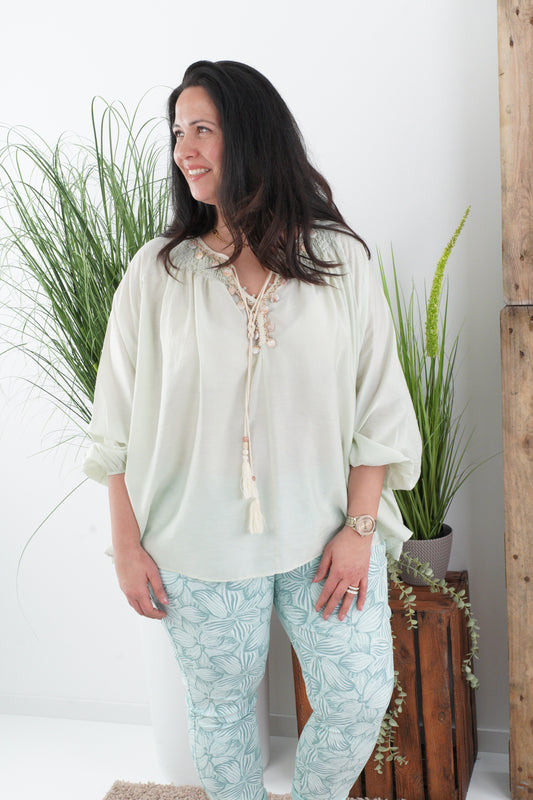 Bluse in Salbei (40-48) Oversize