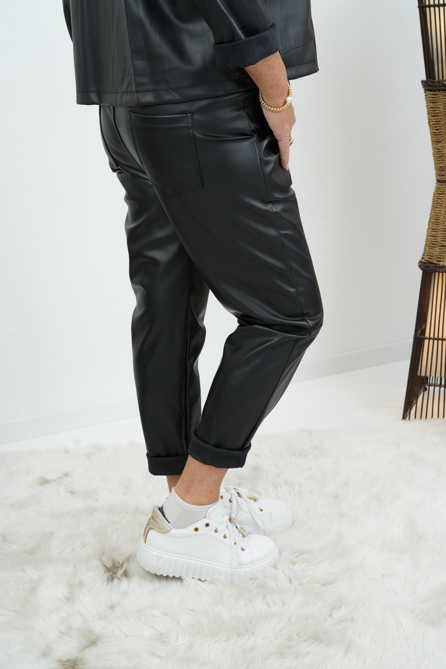 Kunstleder Joggpant in Schwarz (38-42+)