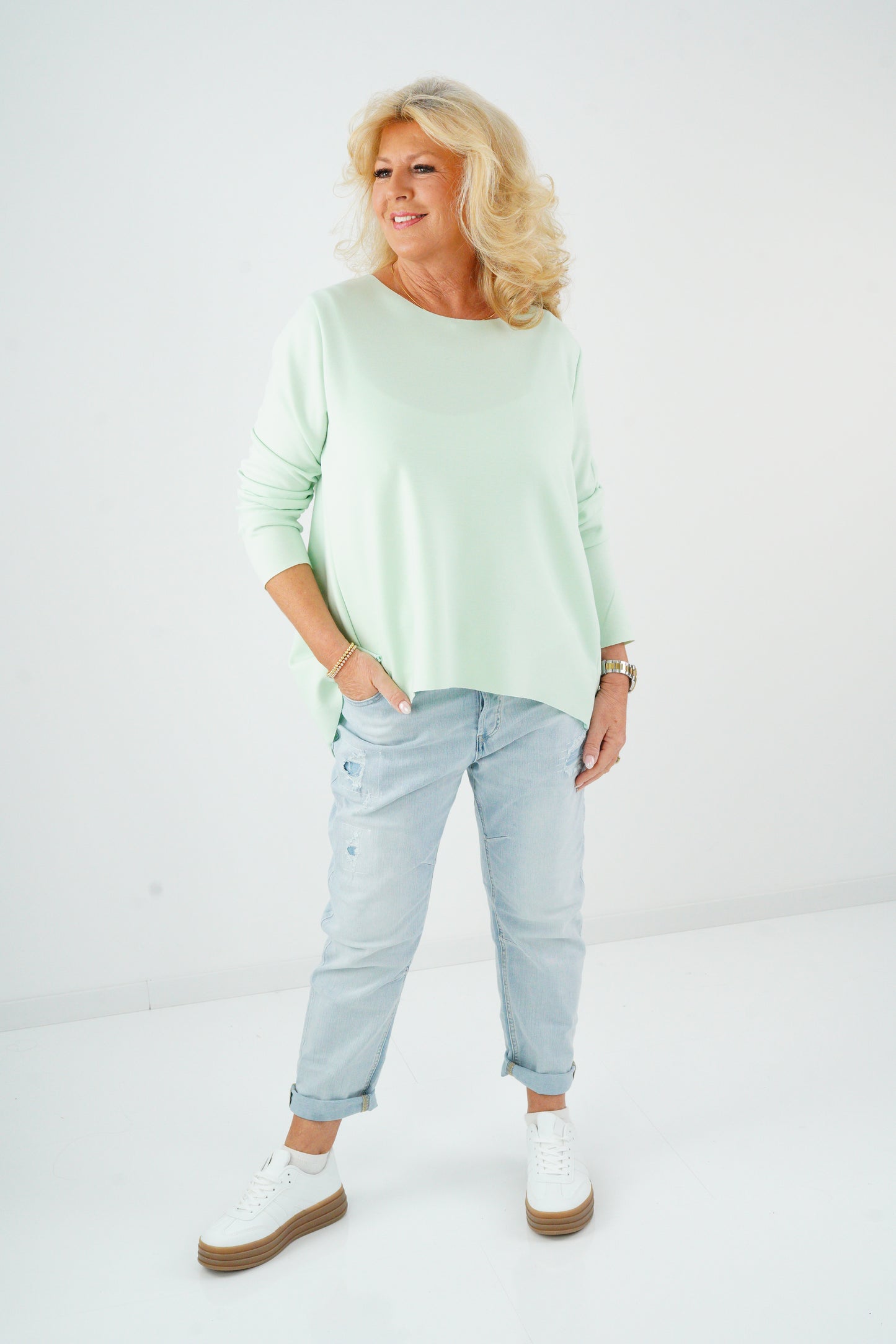 Sweatshirt in Lindgrün (38-44)