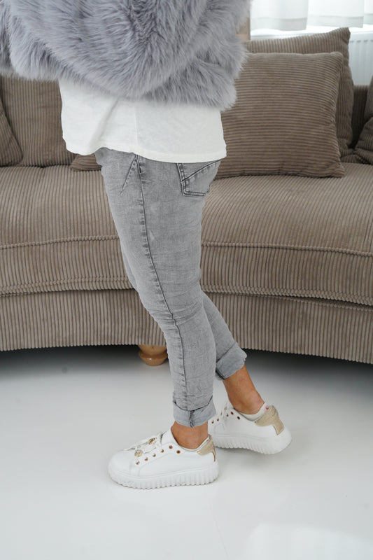 Jeans in Hellgrau-Stonewash (34-44)