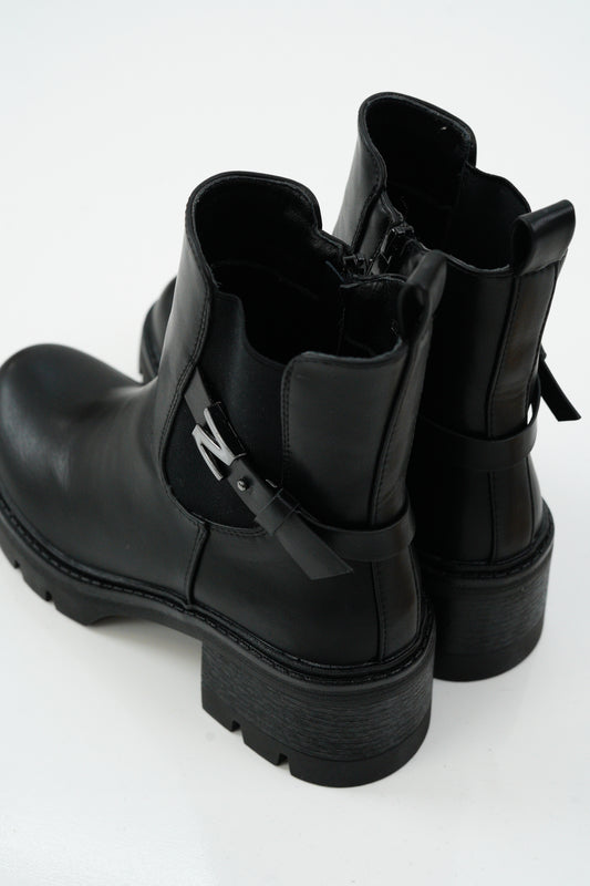 Schuh in Schwarz (36-40)