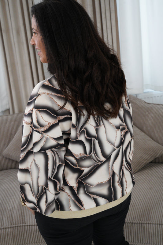 Sweatshirt in Schwarz/Creme gemustert (40-44)