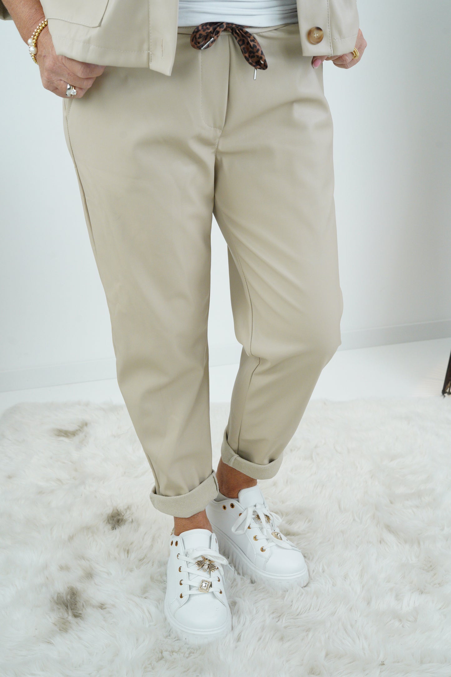 Kunstleder Joggpant in Beige (38-42+)