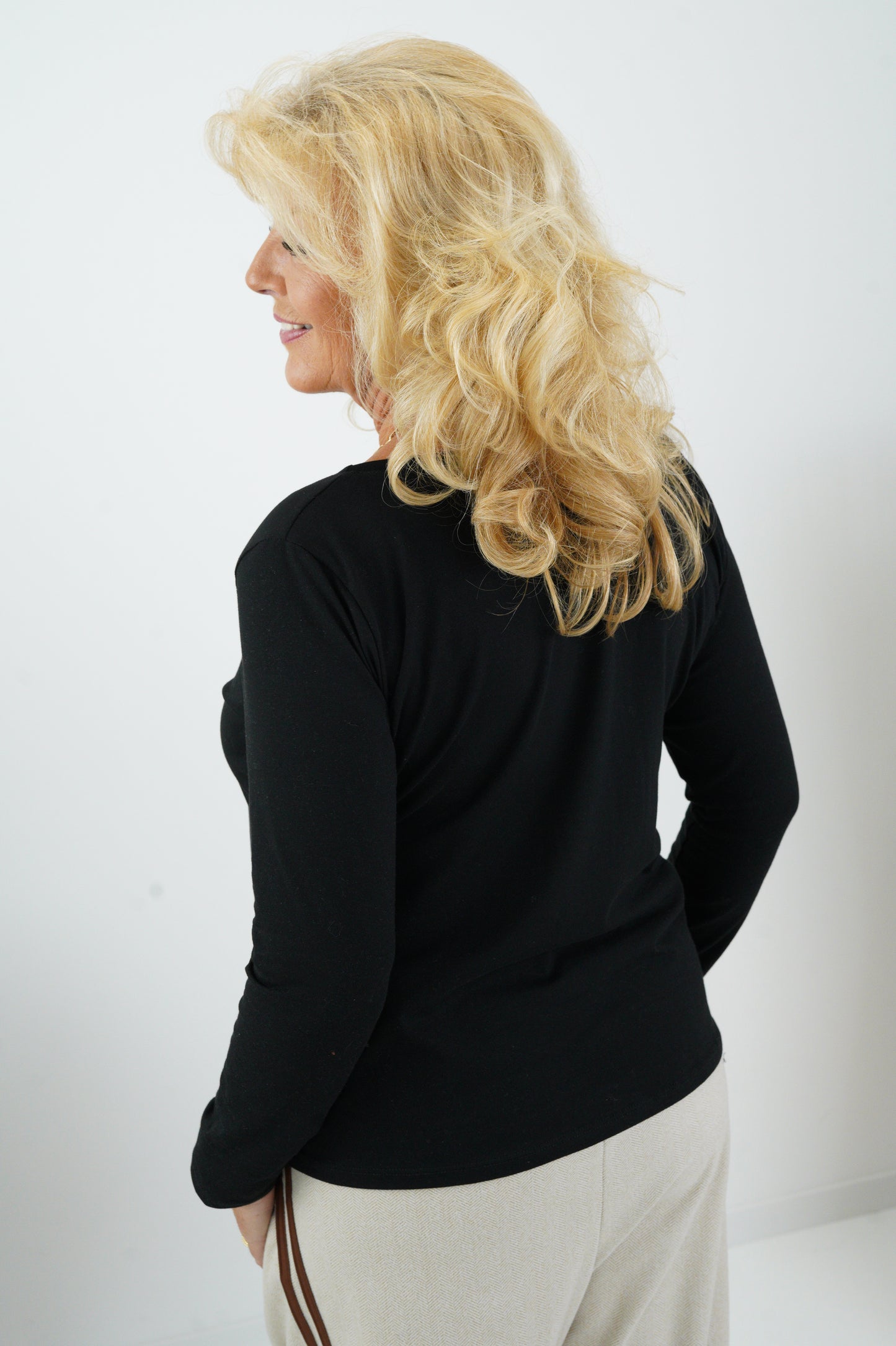 Basic Shirt in Schwarz (38-42)