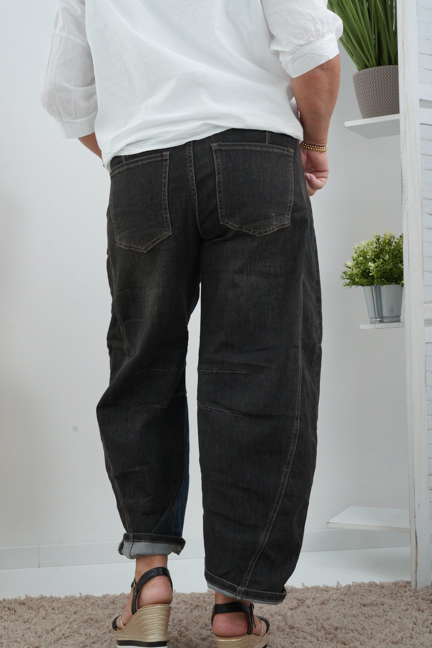 Jeans in Blau-Schwarz (L 38/40, XL 42+)