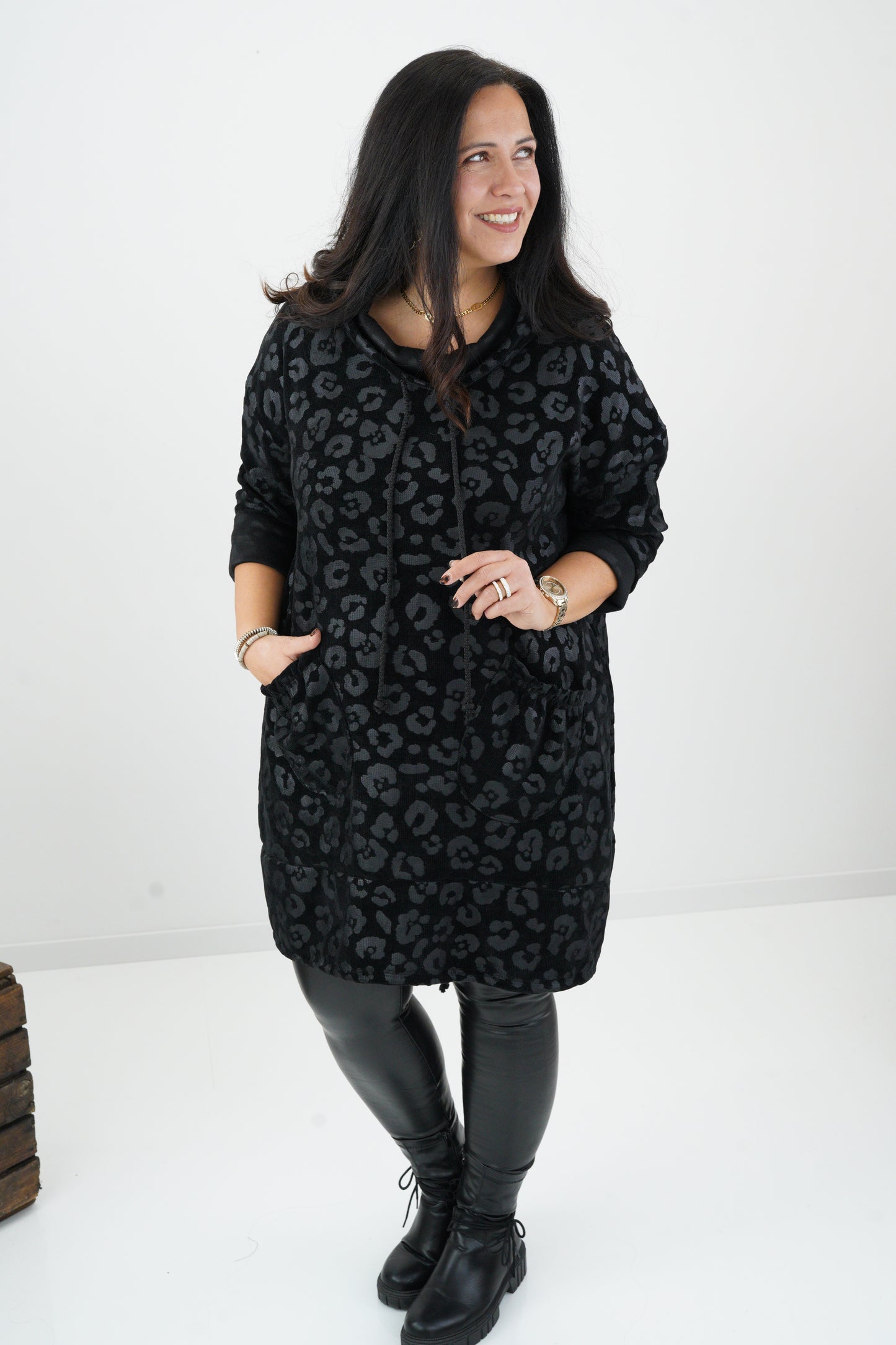 Long Sweatshirt in Schwarz (42-44+)