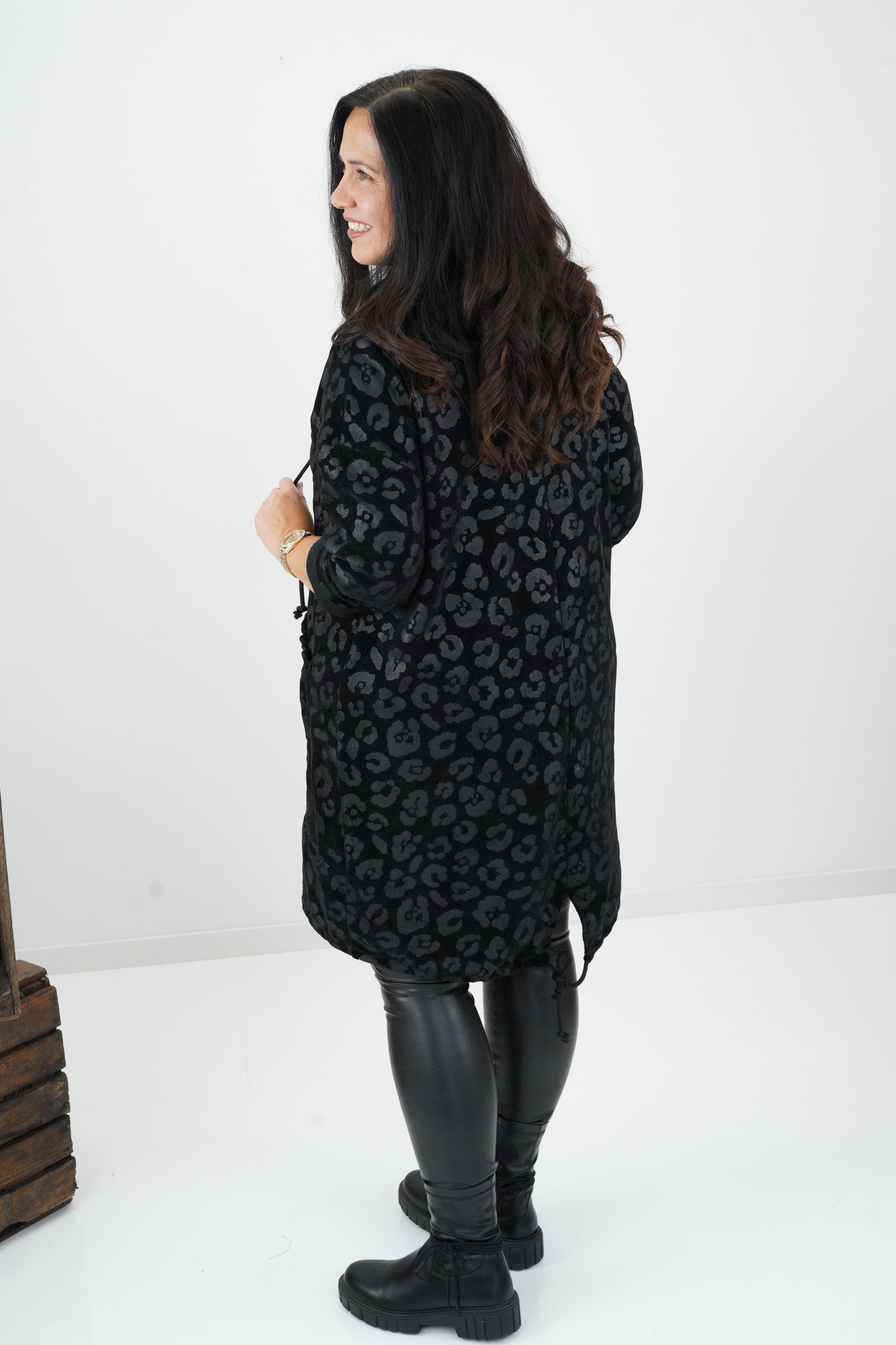 Long Sweatshirt in Schwarz (42-44+)