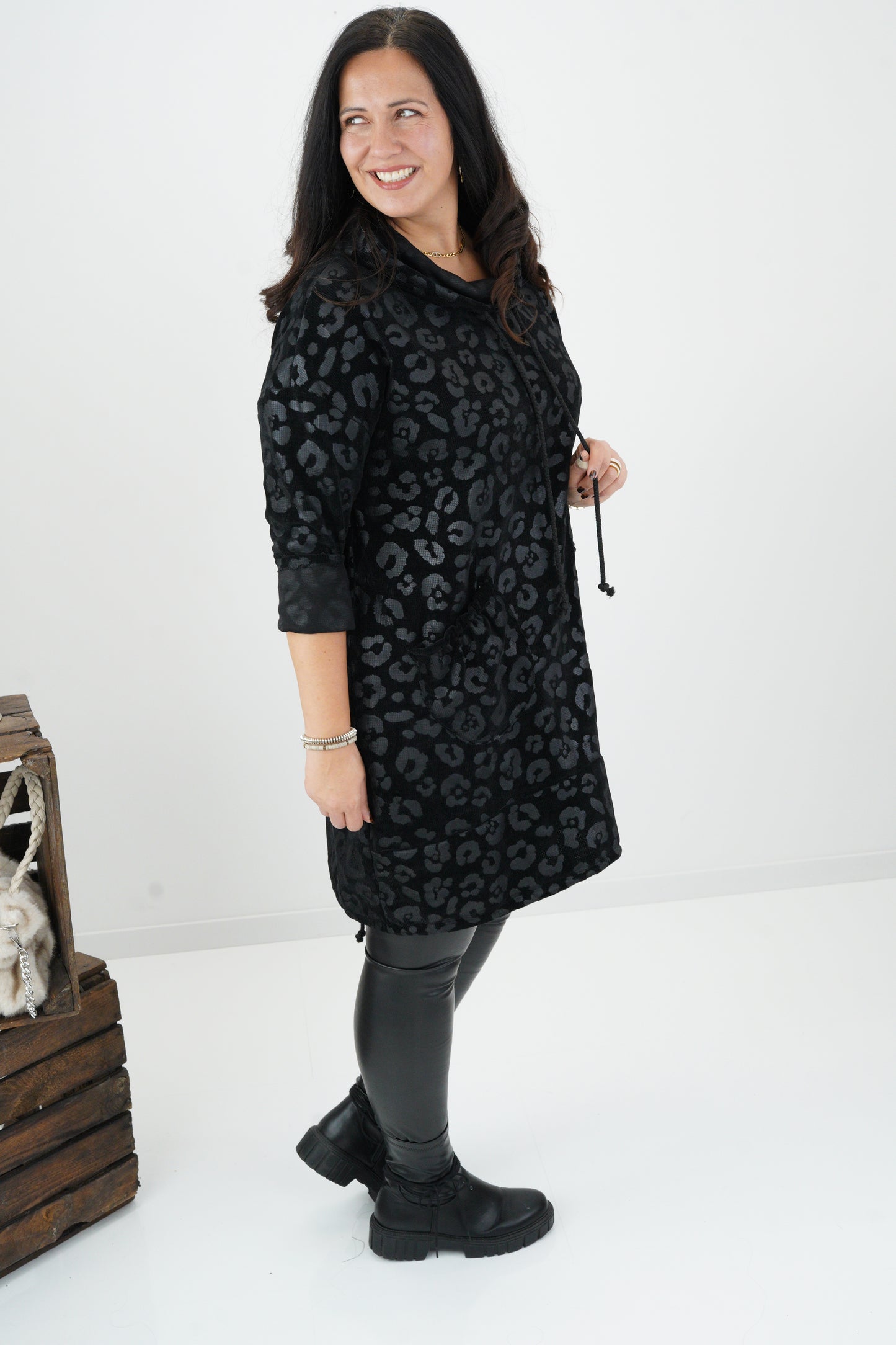 Long Sweatshirt in Schwarz (42-44+)