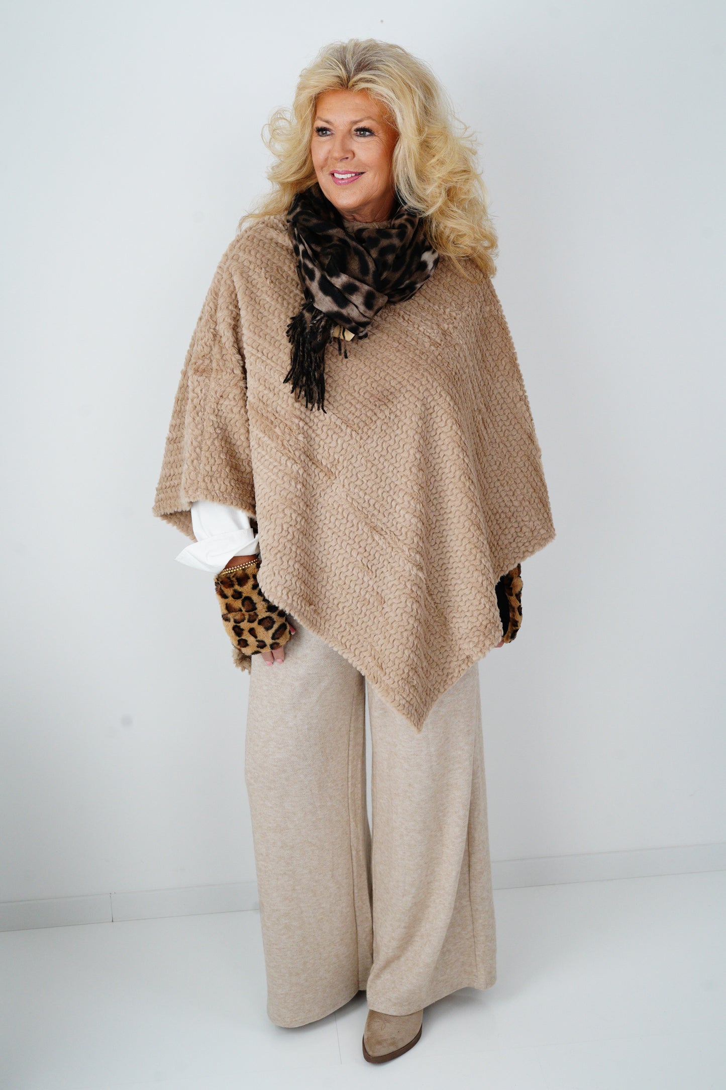 Poncho in Camel (One Size)