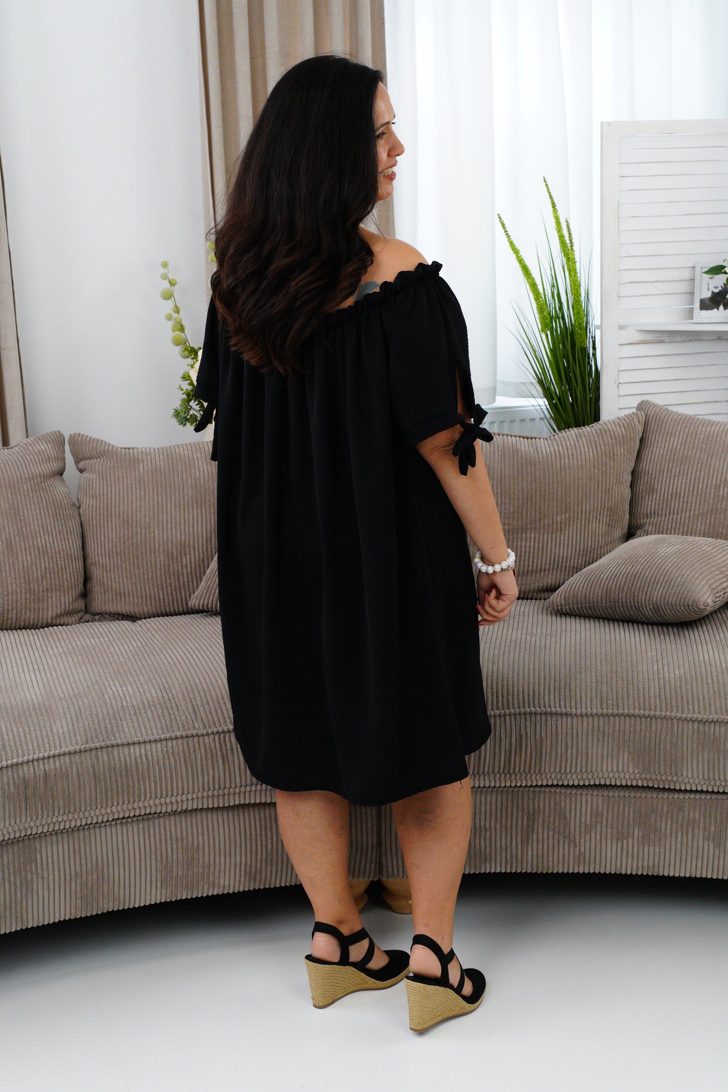 Kleid in schwarz (40-44+)