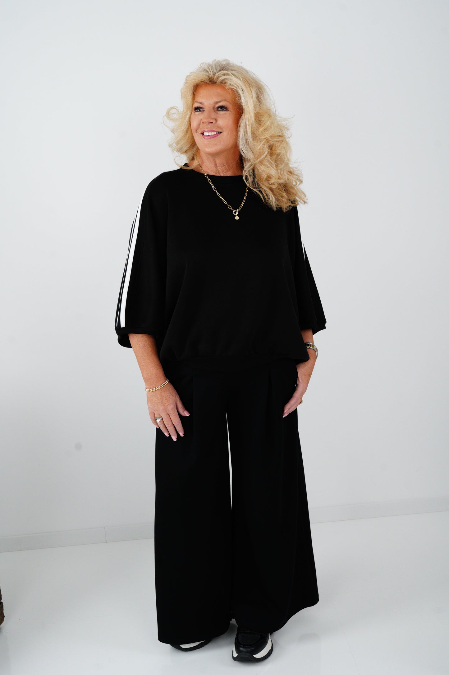 Sweatshirt in Schwarz (38-44)