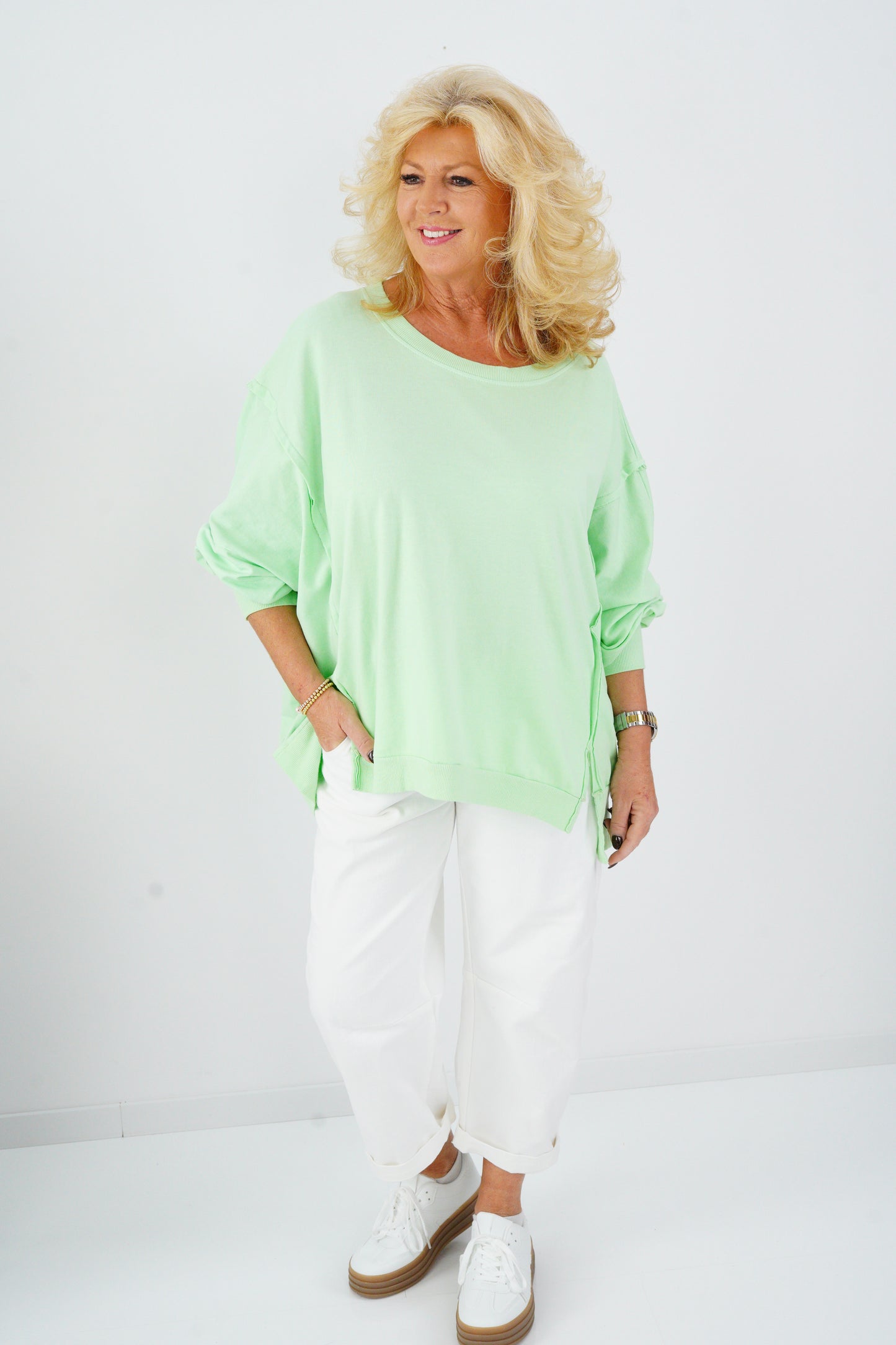 Sweatshirt in Pistazie (38-48) Oversize