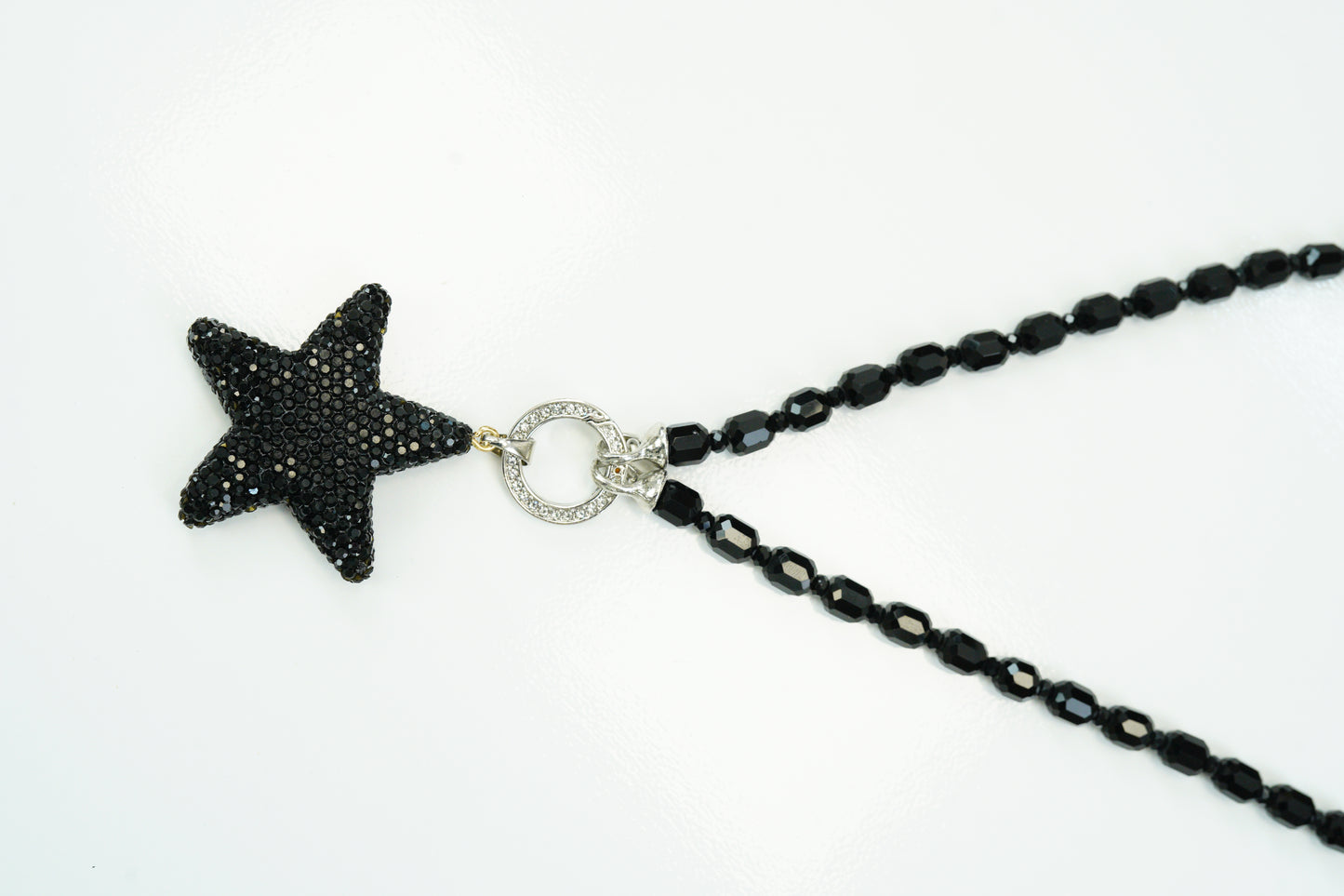 Kette in Schwarz mit Sternenanhänger