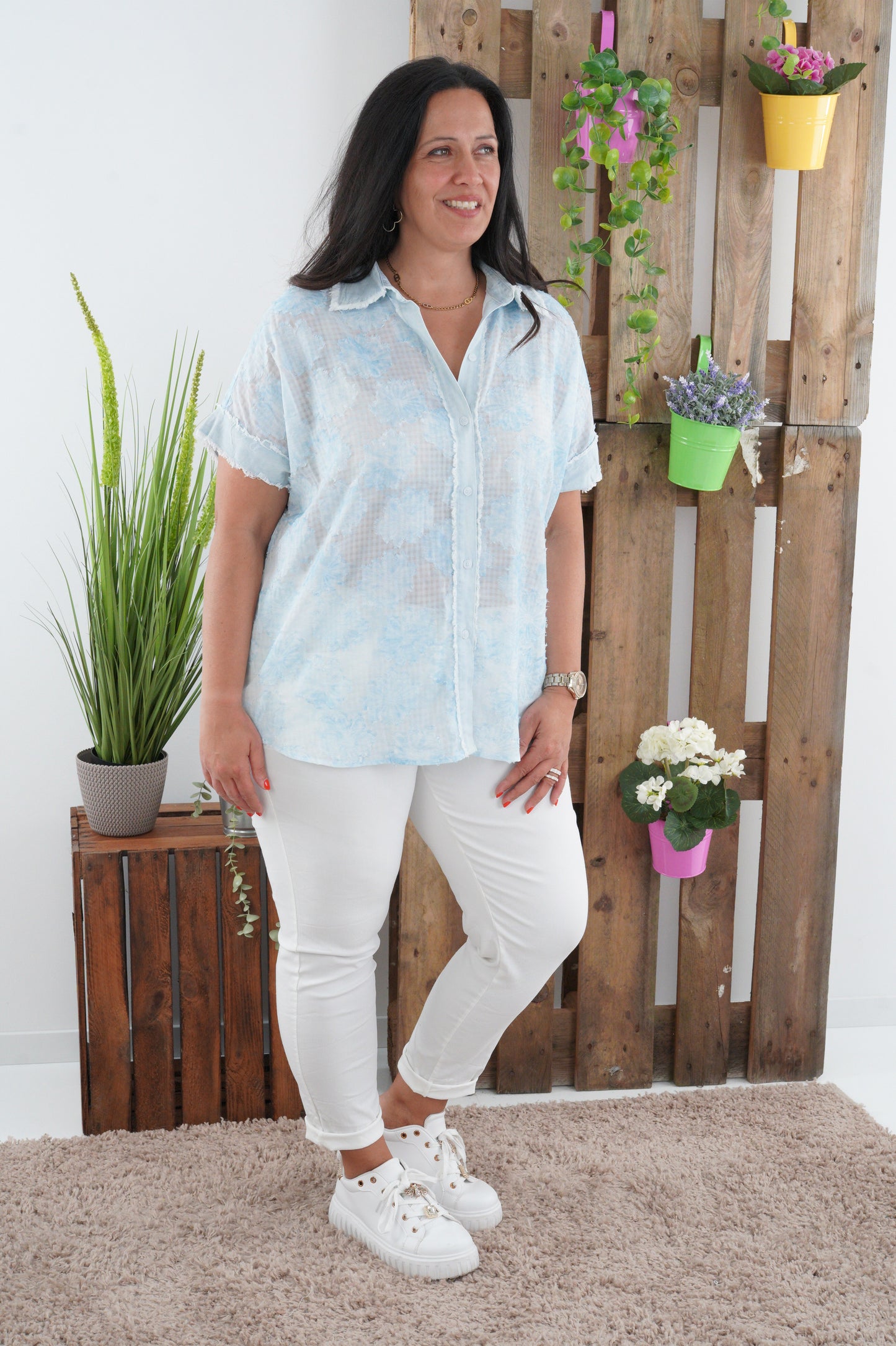 Bluse in Hellblau-Weiß (42-46)