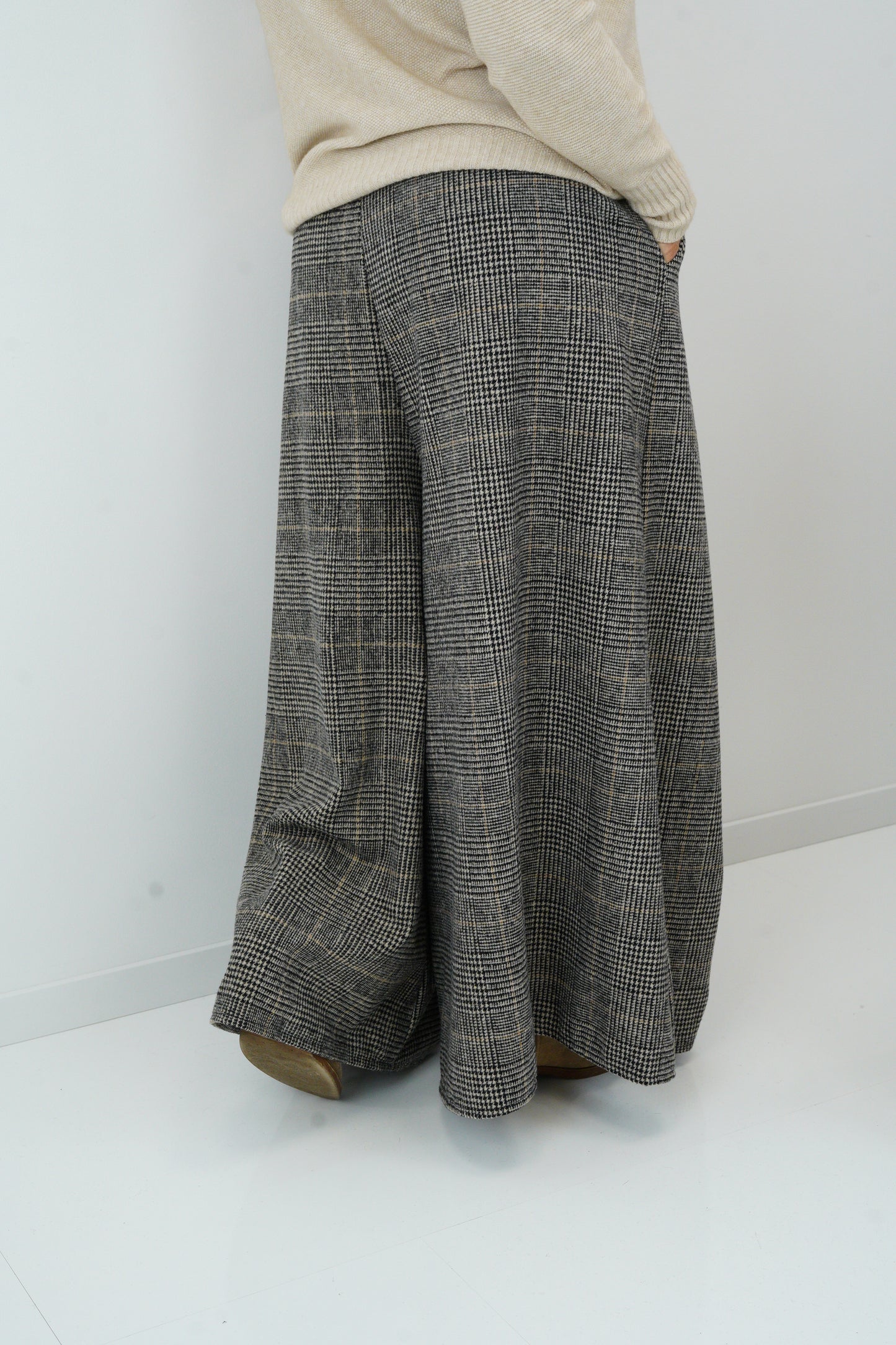 Palazzo Hose mit Glencheck in Schwarz mit Beige (36-40)