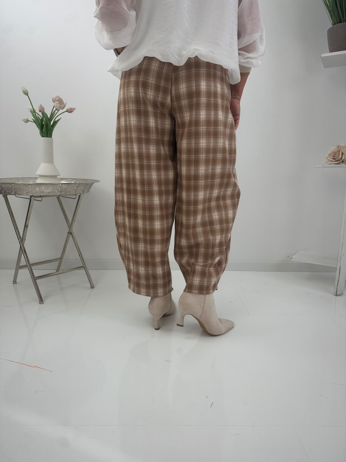 Ausgefallene Hose in Camel-Creme mit stilvollem Karomuster (38-42+)