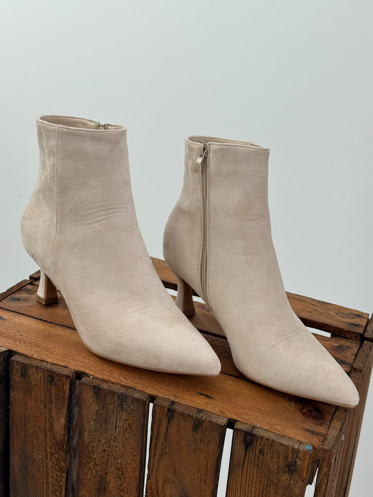 Elegante Stiefelette in edlem Hellbeige (36,37,38,39,40,41)