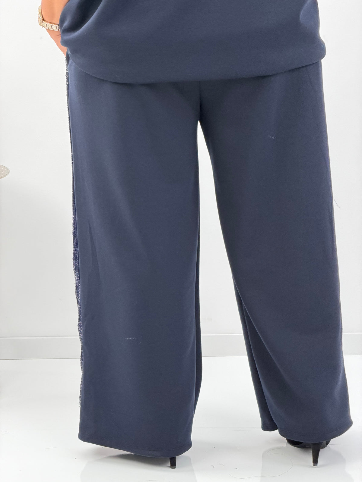 Zweiteiliger Anzug in edlem Marineblau mit funkelnden Details (42-46)