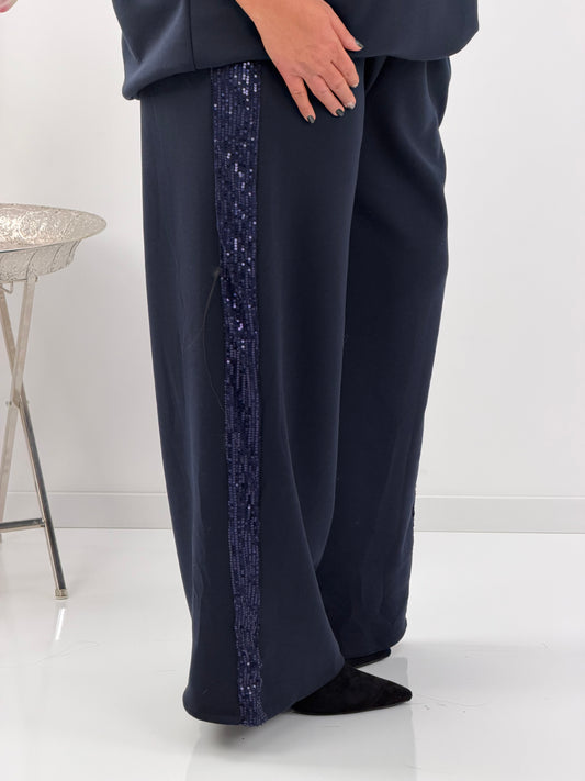 Zweiteiliger Anzug in edlem Marineblau mit funkelnden Details (42-46)