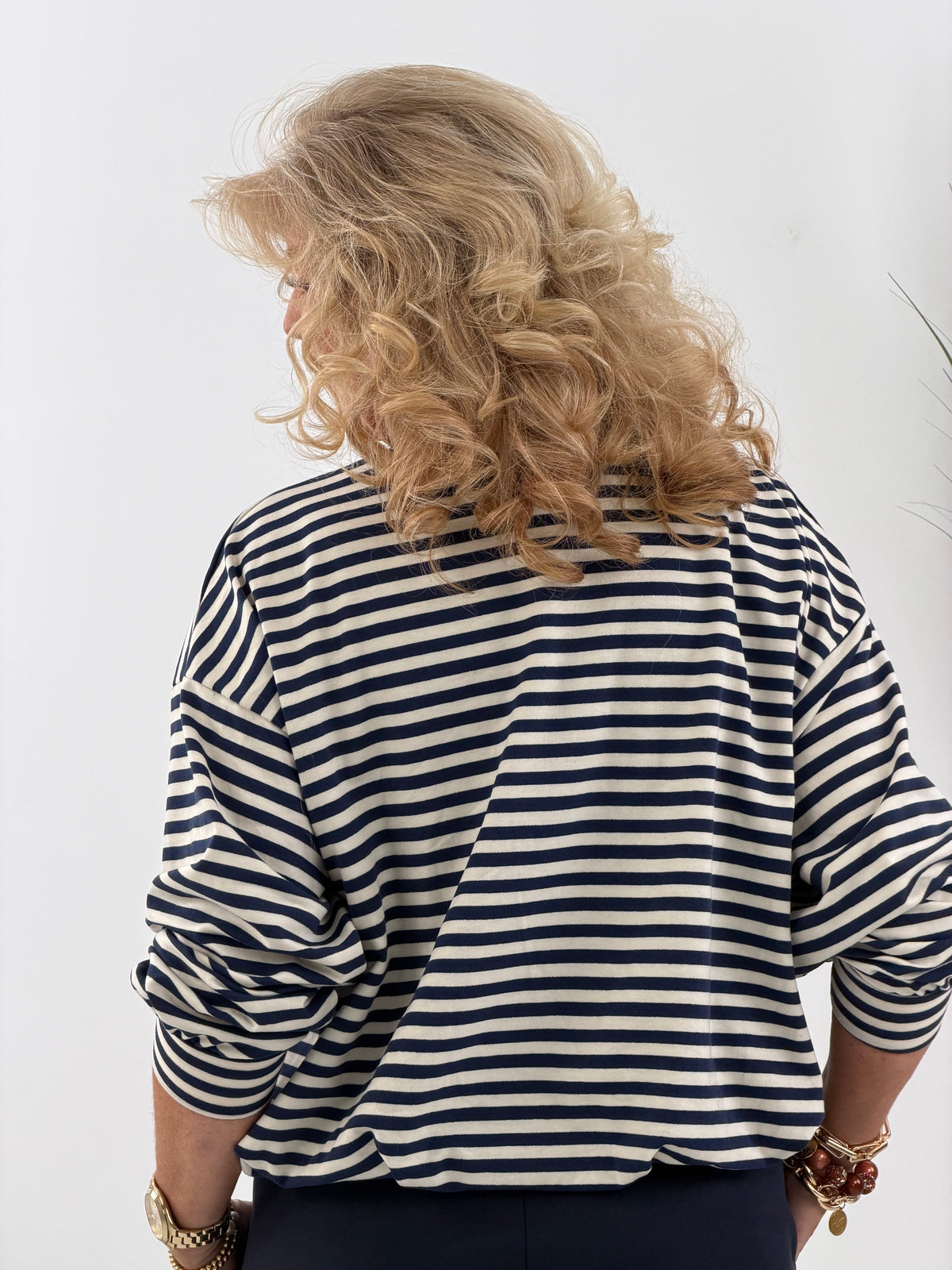 Sweatshirt in maritimem Marineblau mit Streifen (38-42)