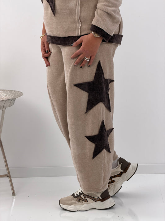 Hose in Beige mit farblich abgesetzter Applikation (40-44)