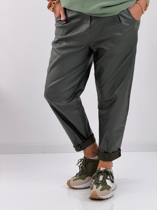 Hose in angesagtem Khaki (38-42)
