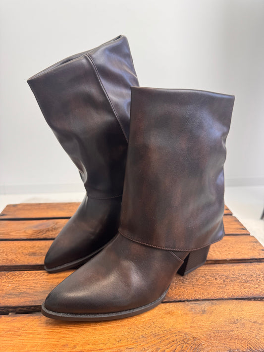 Schuh in Dark Coffee