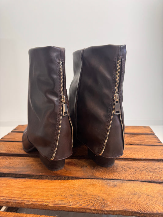 Schuh in Dark Coffee