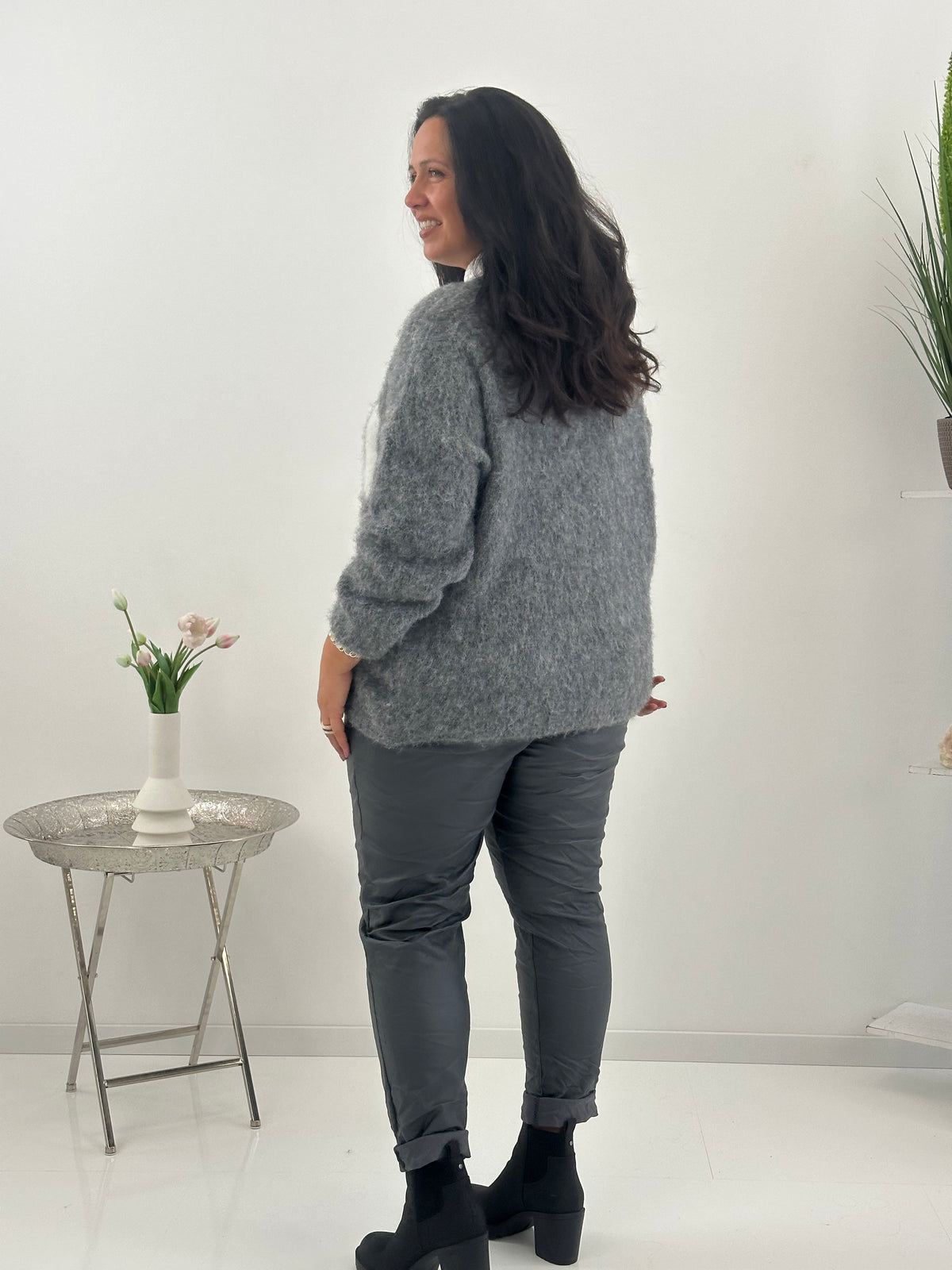 Pullover in modernen Grau mit ausdrucksstarker Optik (38-44)