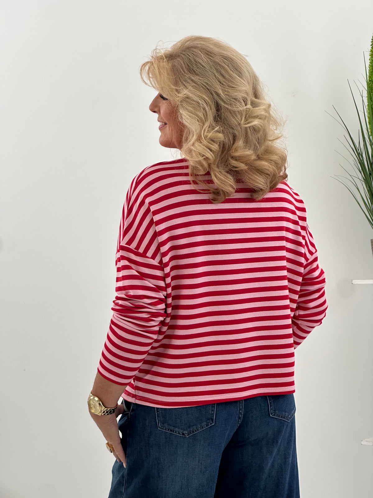 Auffälliges Sweatshirt in einer schönen Rot-Rosa-Kombination (38-42/44)