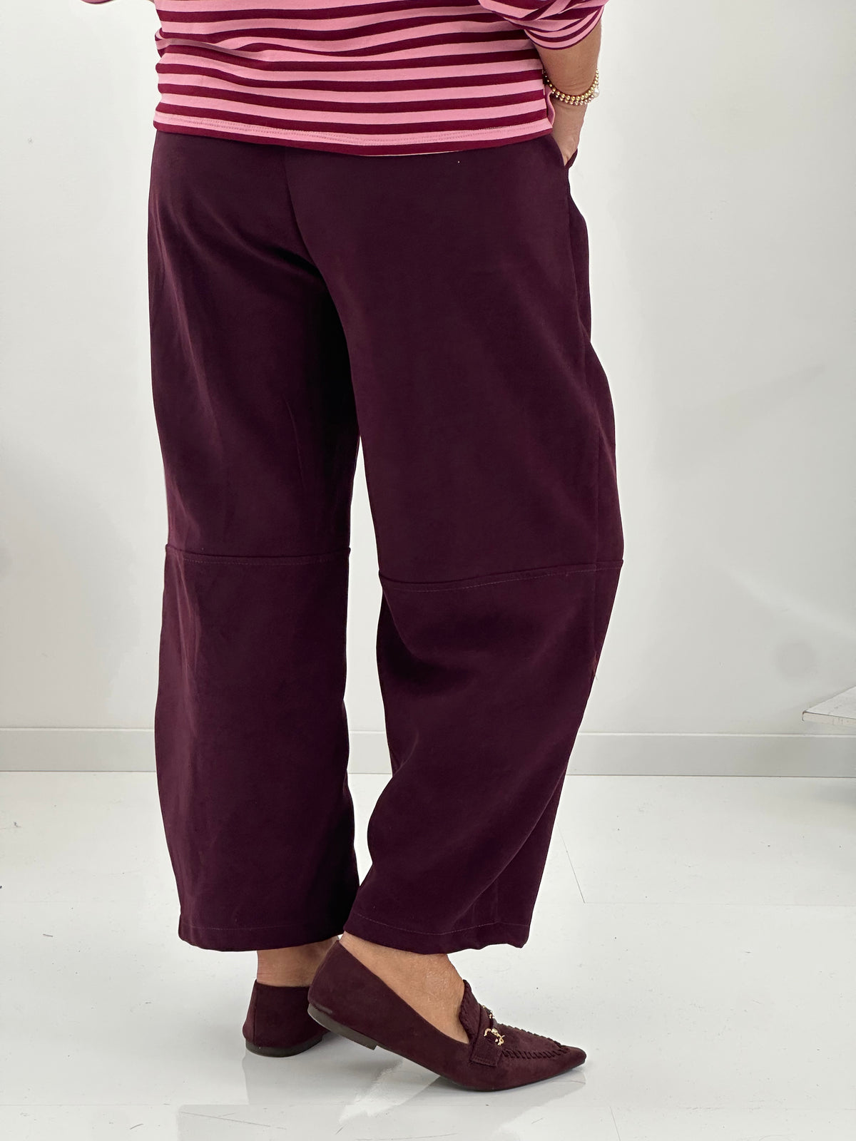Moderne Hose in tiefem Wine-Rot (38-42)