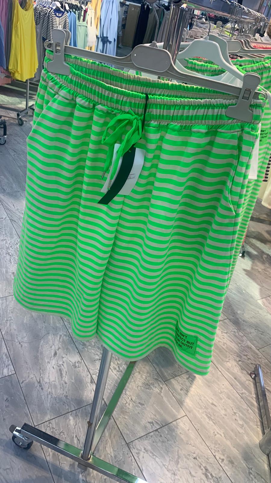 Bermuda Hose gestreift in neongrün (38-44)