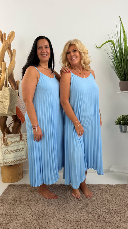Kleid in Hellblau (38-42+)