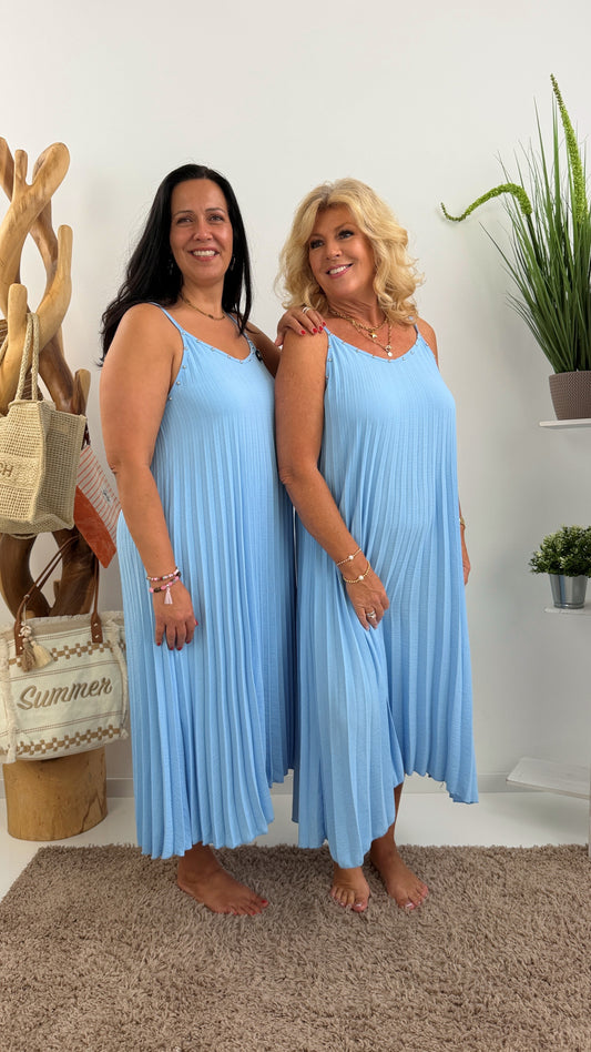 Kleid in Hellblau (38-42+)