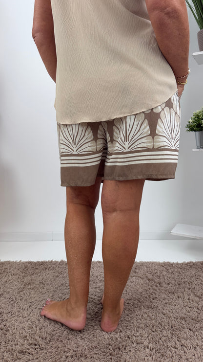 Shorts in Beige-Creme
